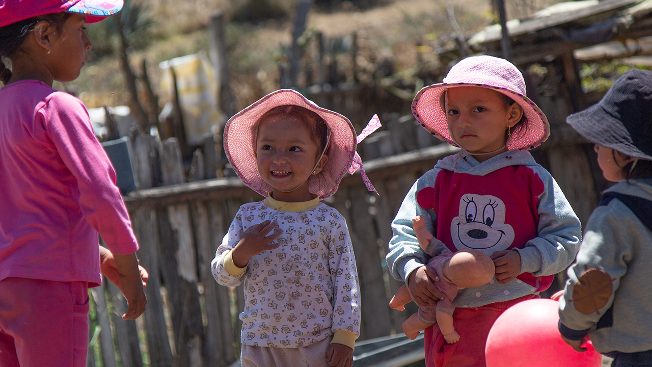Virtually play ring around the Rosie with these Unbound sponsored kids in Ecuador!